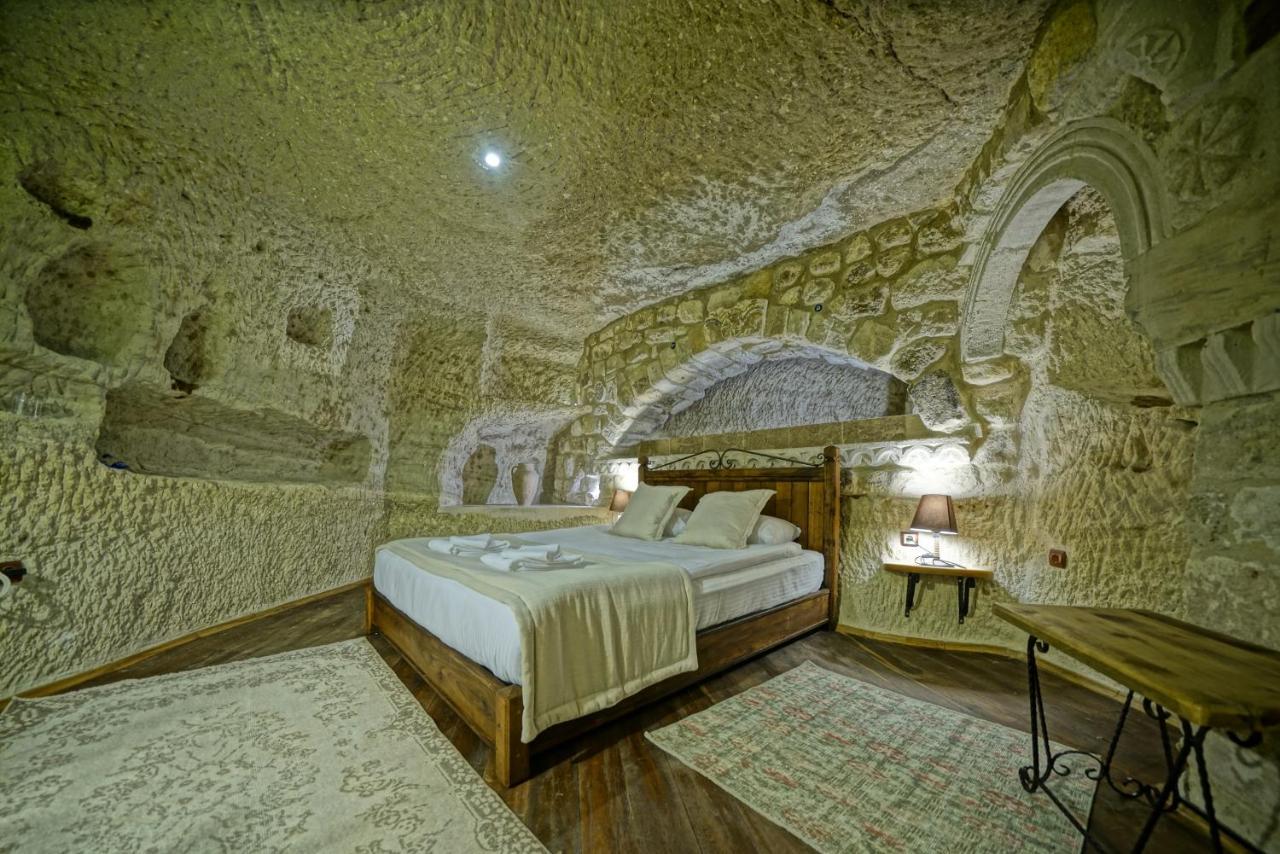 Naraca Cave House Bed & Breakfast เกอเรเม ภายนอก รูปภาพ